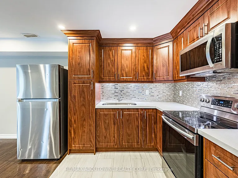 22 Ryan St #BASEMENT — Photo 8