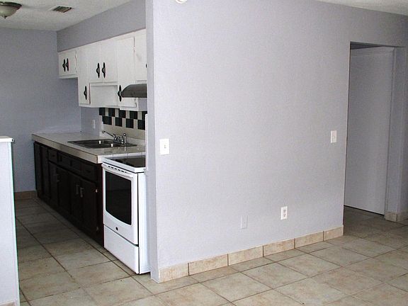 5th image of 3195 Prince Dr