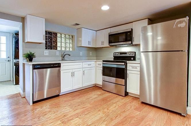Full kitchen