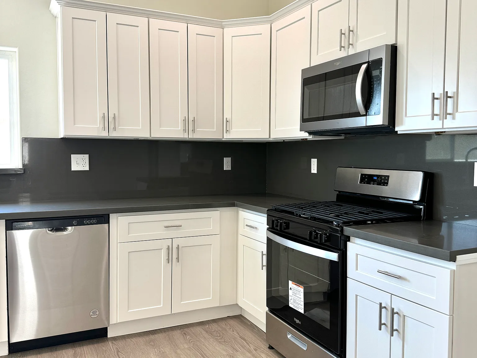 3 bed, 1270 sqft, $2,350 — Photo 4