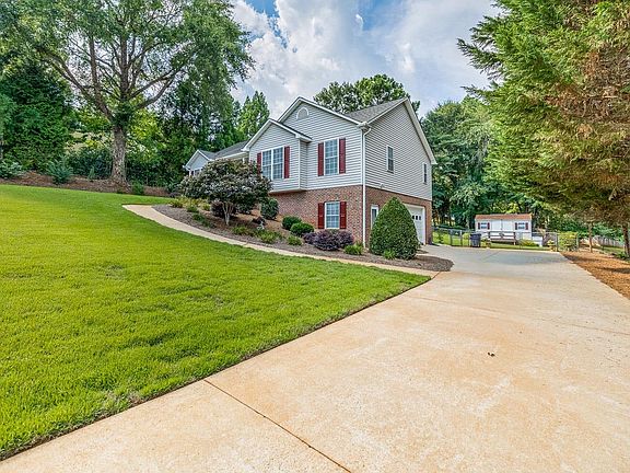3rd image of 125 Woodcreek Dr