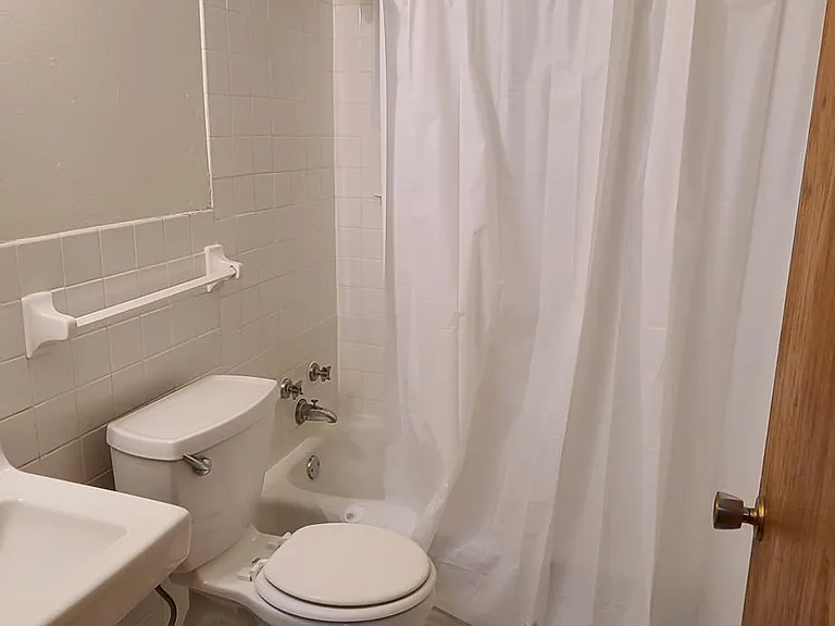 4707 University Ave NE — Photo 34