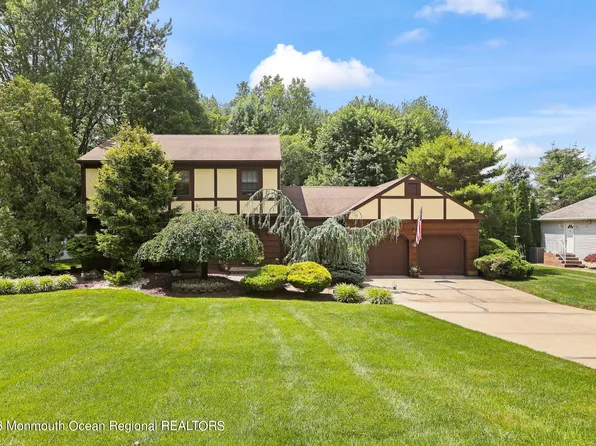 5 Constitution Court, Manalapan, NJ 07726