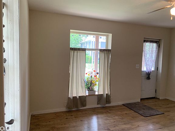 5th image of 609 N Maple St