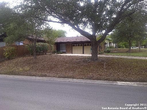 3rd image of 242 Whispering Oaks St