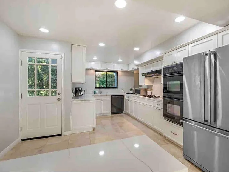 3824 Malibu Country Dr — Photo 41