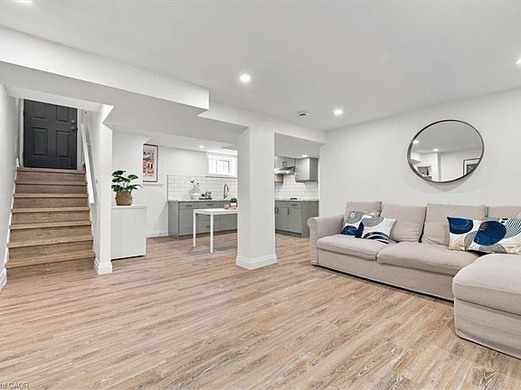 5th image of 212 W 33rd St