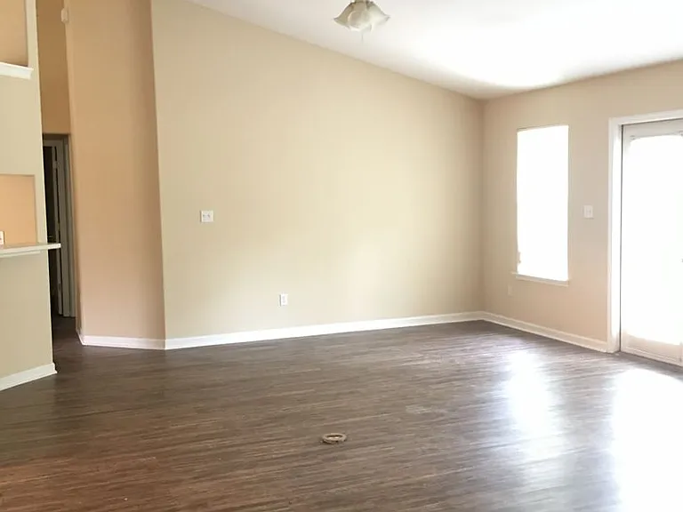 5643 Sioux Dr — Photo 2