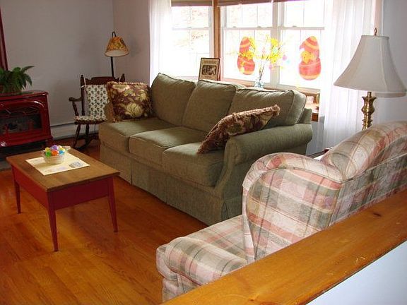 3rd image of 8 Blue Hills Dr