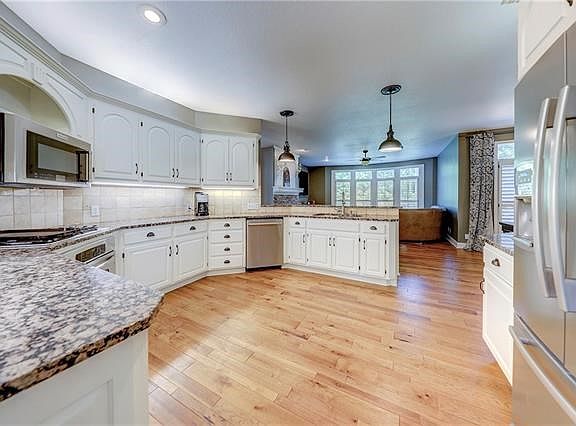 4th image of 14904 Alhambra St