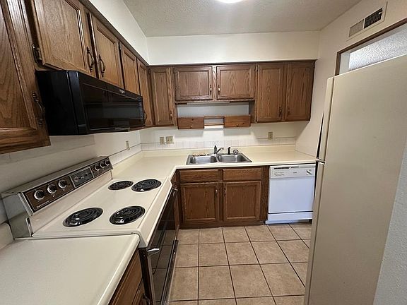 4th image of 2903 Woodwind Ct