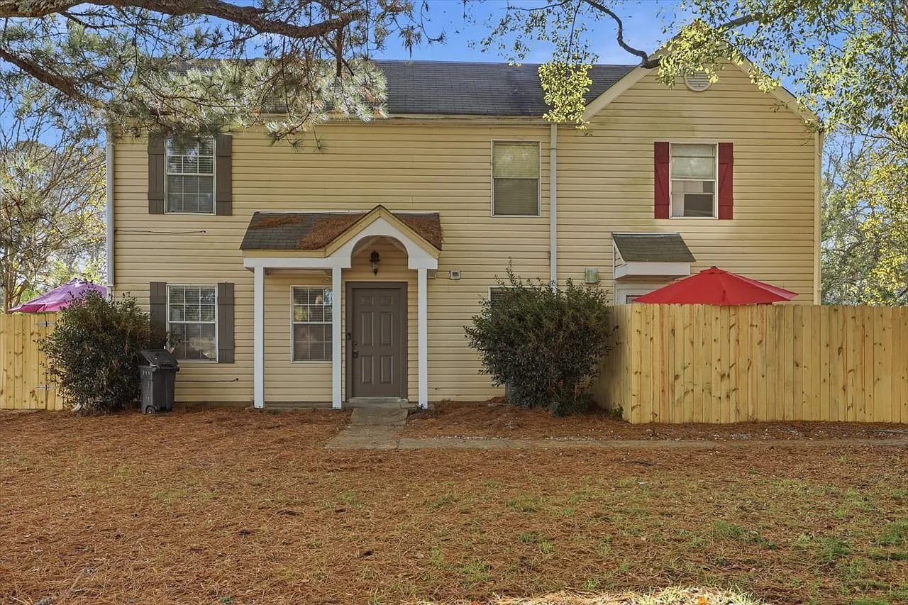2 bed, 931 sqft, $1,800 — Photo 1