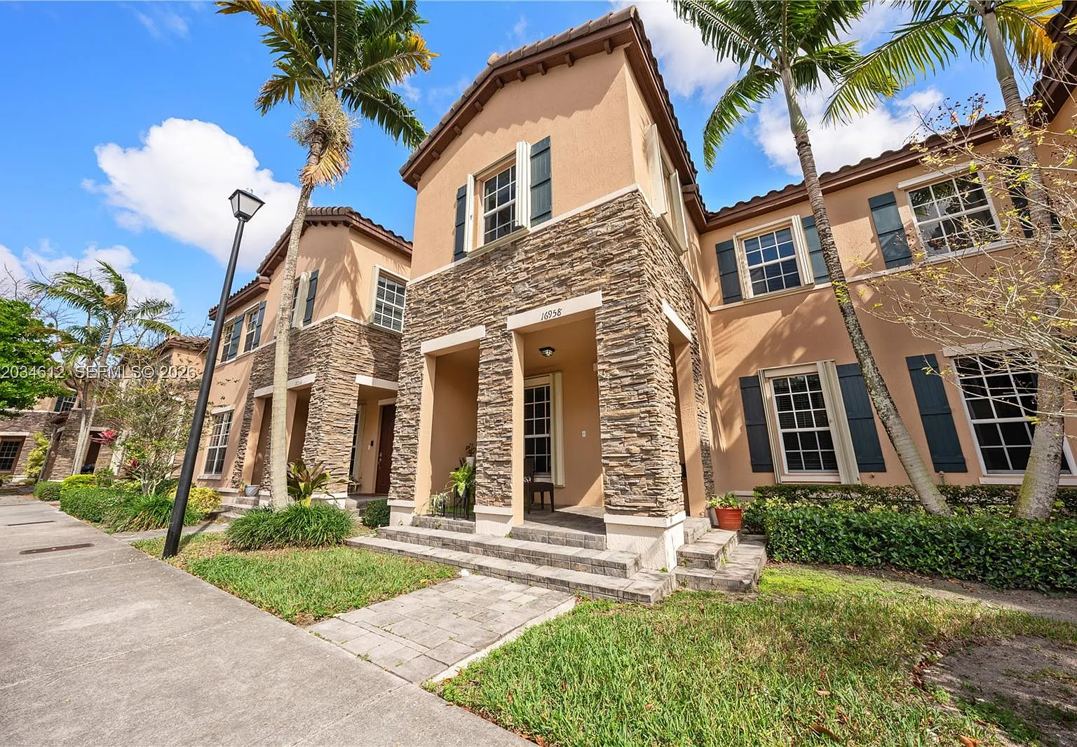 Kendall Commons Residenti — Photo 1