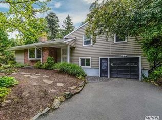 305 Stonytown Rd, Manhasset, NY 11030