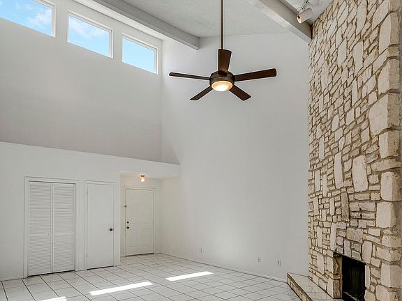 4th image of 8421 Echo Creek Ln #1