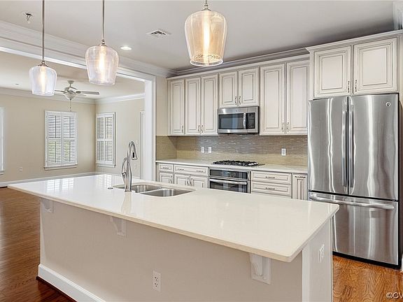 4th image of 250 Finial Ave Unit 3B