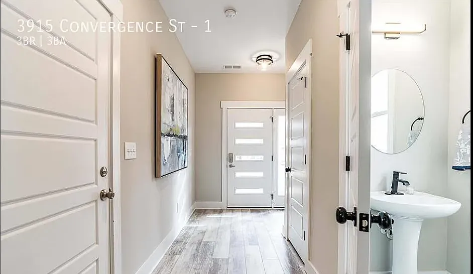 3 bed, 2.5 bath, 1460 sqft, $1,799 — Photo 3