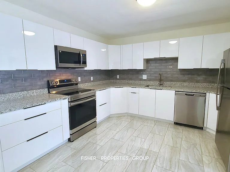 621 Riviera Dr — Photo 10