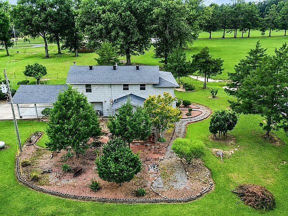 5th image of 601 Country Trail Ln