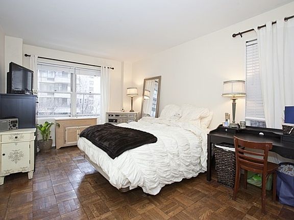 2nd image of 310 W 49th St APT 5D