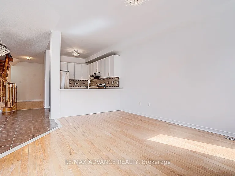 137 Laramie Cres — Photo 9