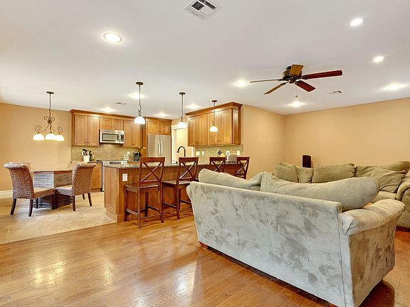 3rd image of 17 Lexington Ave