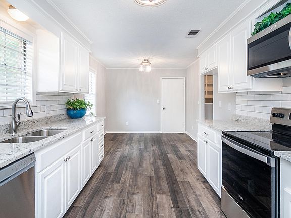 2nd image of 105 Pecan Grove Dr