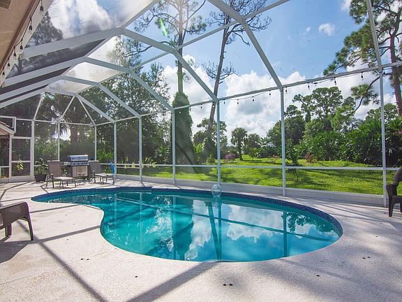 4th image of 1318 SW Cottonwood Cove
