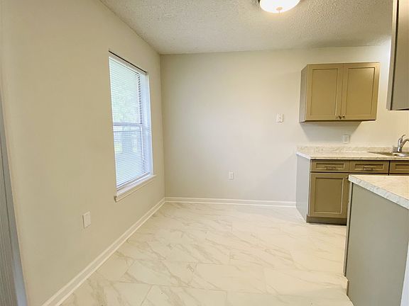 3rd image of 1720 Midland Dr