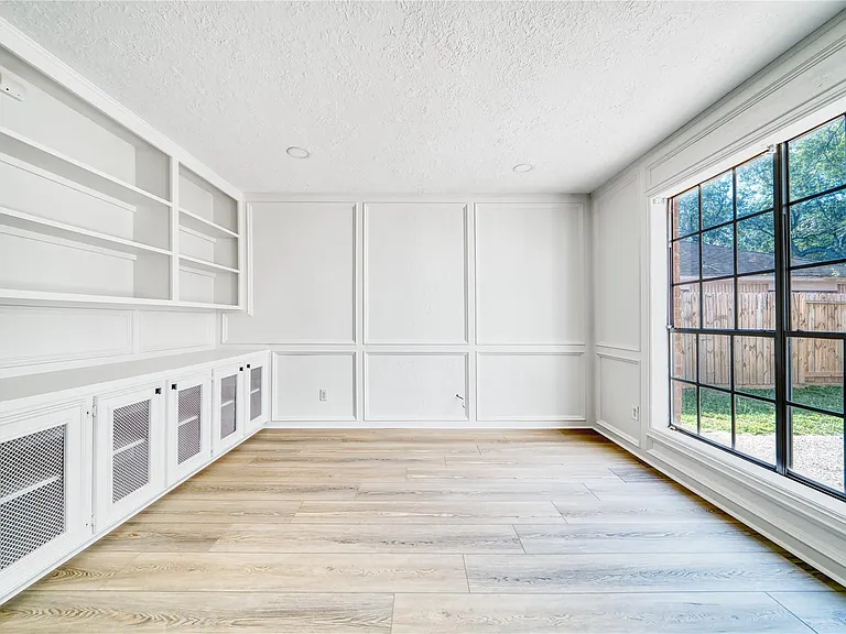 8006 Albin Ln — Photo 17