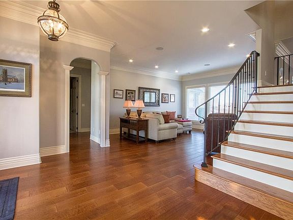 4th image of 14 Sherwood Dr