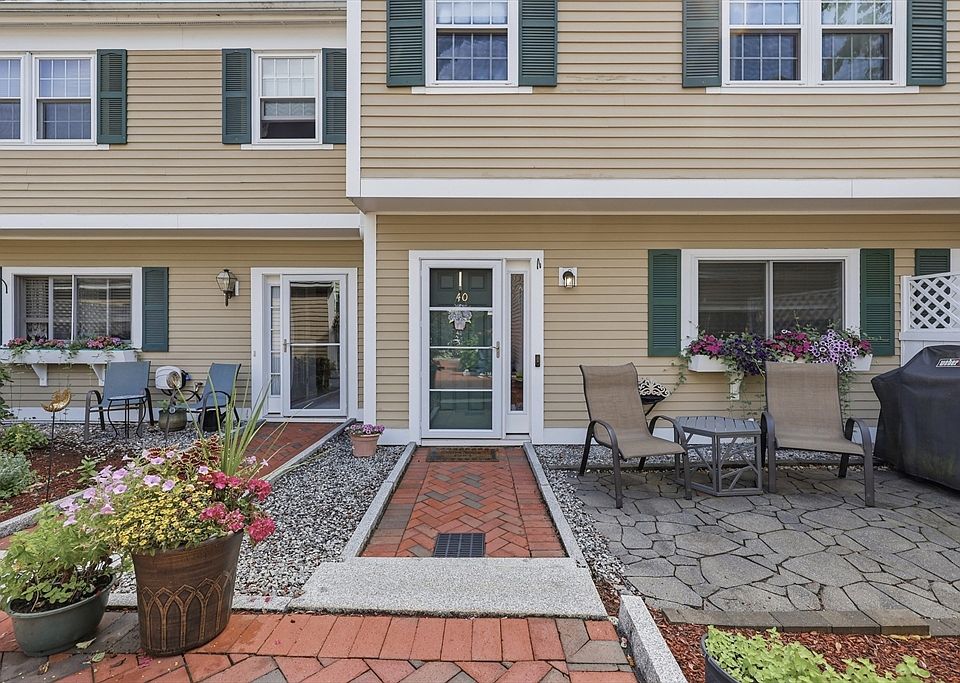 1st image of 40 Village Way Unit 40