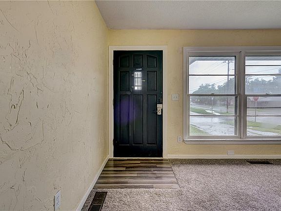 3rd image of 1421 N Laverne Ave