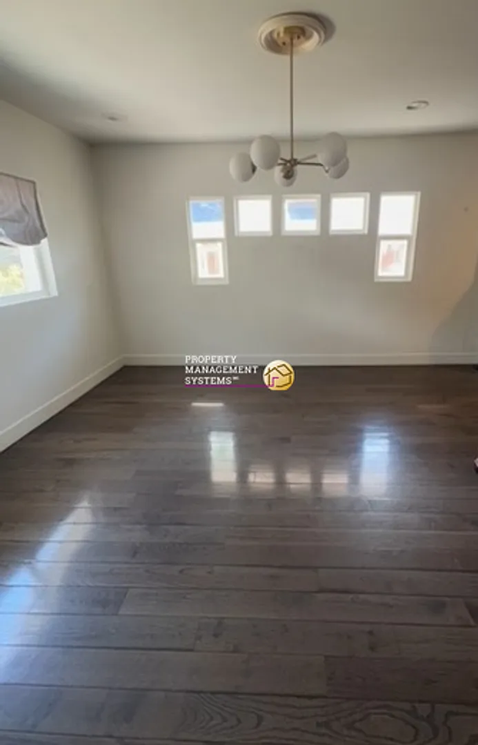 3 Bedroom Home Near Sugarhouse! — Photo 3