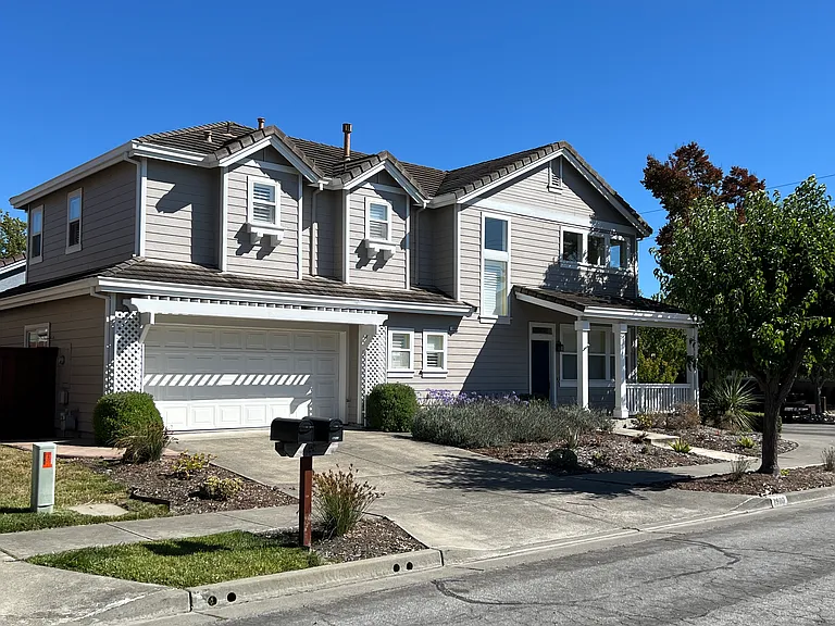 1900 Fallbrook Ln — Photo 1