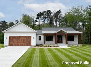 13 Scenic Hills Dr, Jackson, MI 49201