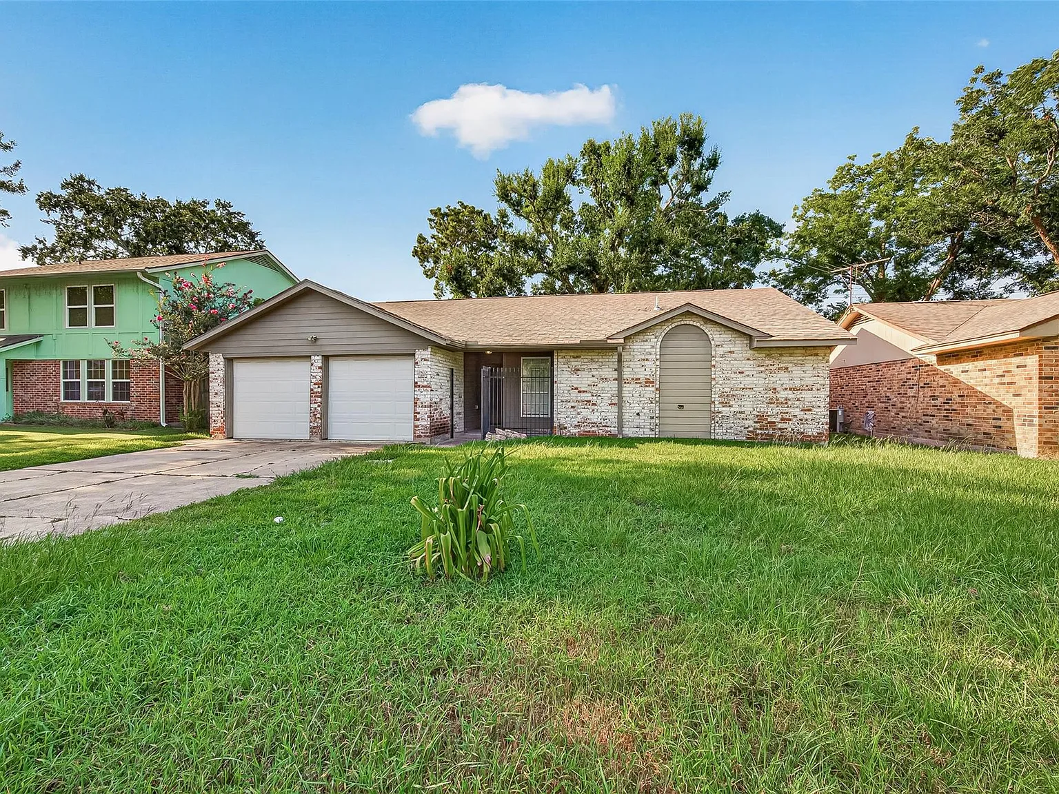 3 bed, 2.0 bath, 1384 sqft, $1,900 — Photo 4