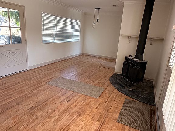 3rd image of 5418 Crebs Ave