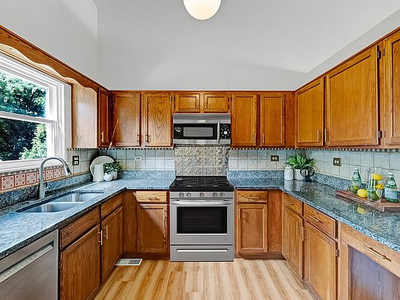 5th image of 3500 Fairfax Ct W