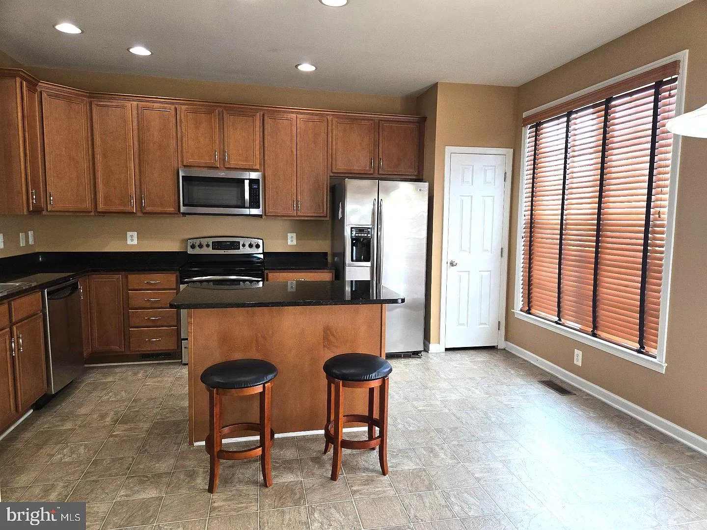 3 bed, 2.5 bath, 2098 sqft, $1,950 — Photo 4