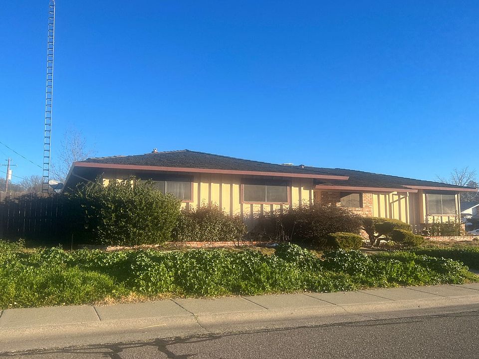 2nd image of 950 W B St