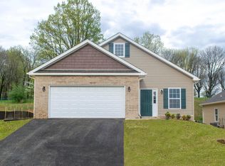 2001 Lawson Ln, Vinton, VA 24179