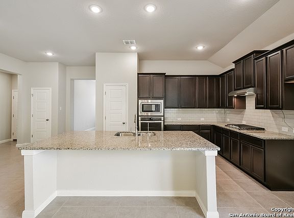 2nd image of 430 Pecan Mdws
