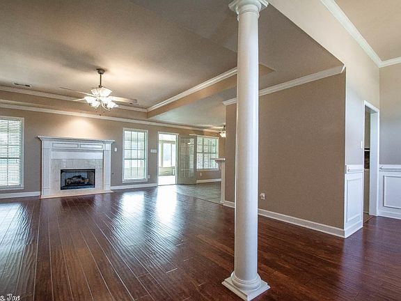 4th image of 870 Jamestown Cir