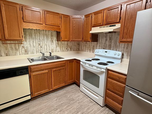 3rd image of 195 Lakeshore Rd #1