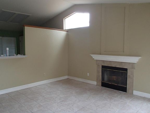 3rd image of 2403 Laguna Ct