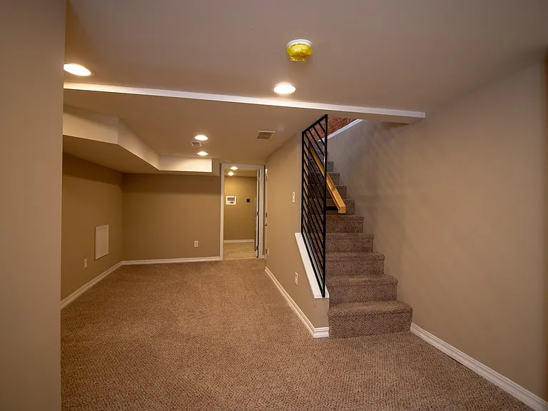 2515 Ingersoll St — Photo 22