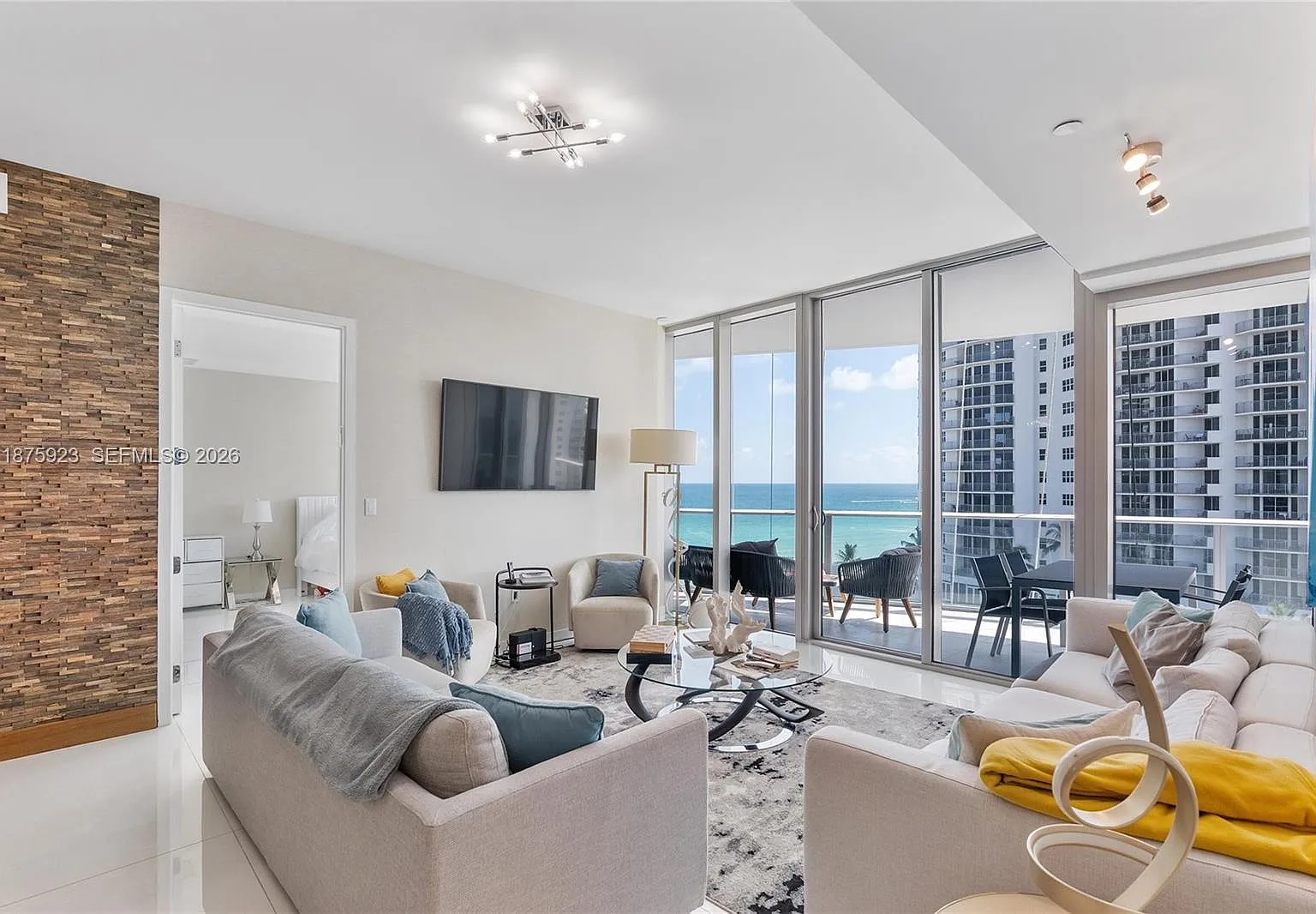 Chateau Beach Condo — Photo 4