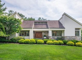 2 Vale Pl, North Caldwell, NJ 07006