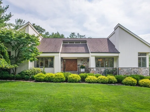 2 Vale Pl, North Caldwell Boro, NJ 07006